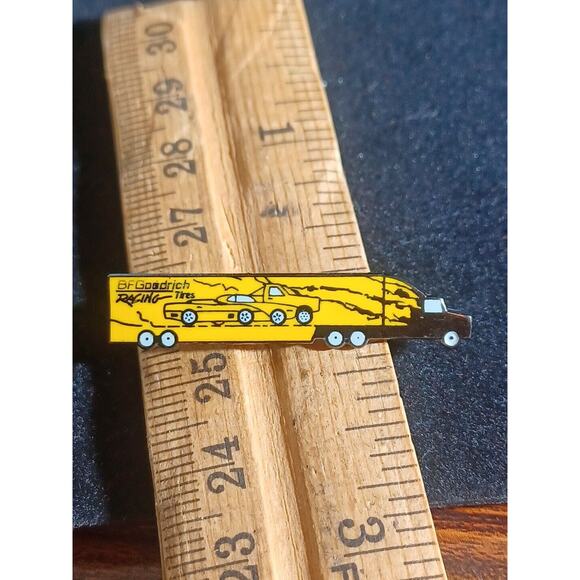 B F Goodrich Racing Tires Pin Yellow & Black Semi - Picture 6 of 7